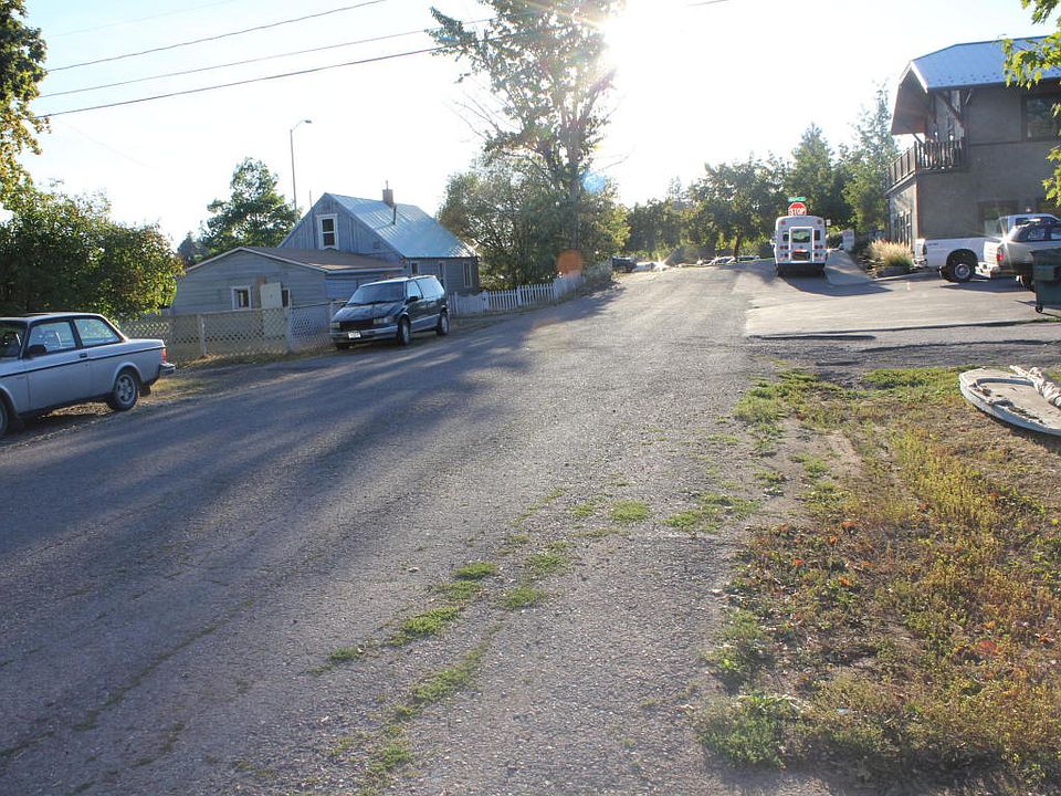 2nd image of 31 8th St E