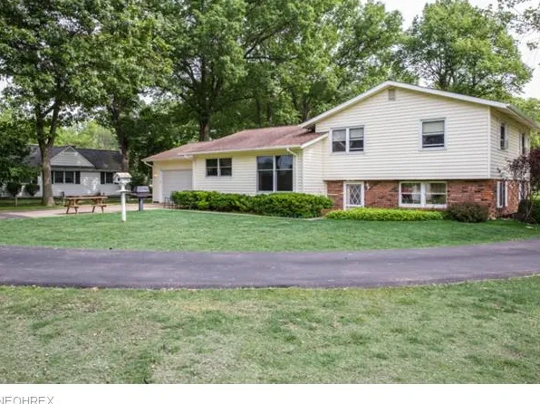 8141 Plains Rd, Mentor, OH 44060