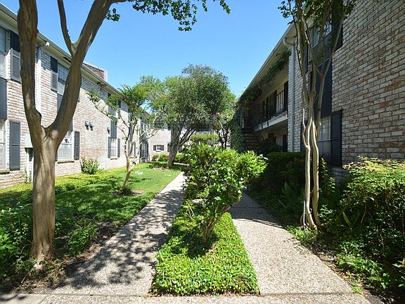 5th image of 7900 Westheimer Rd APT 141