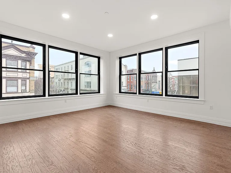 801 N Market St — Photo 2