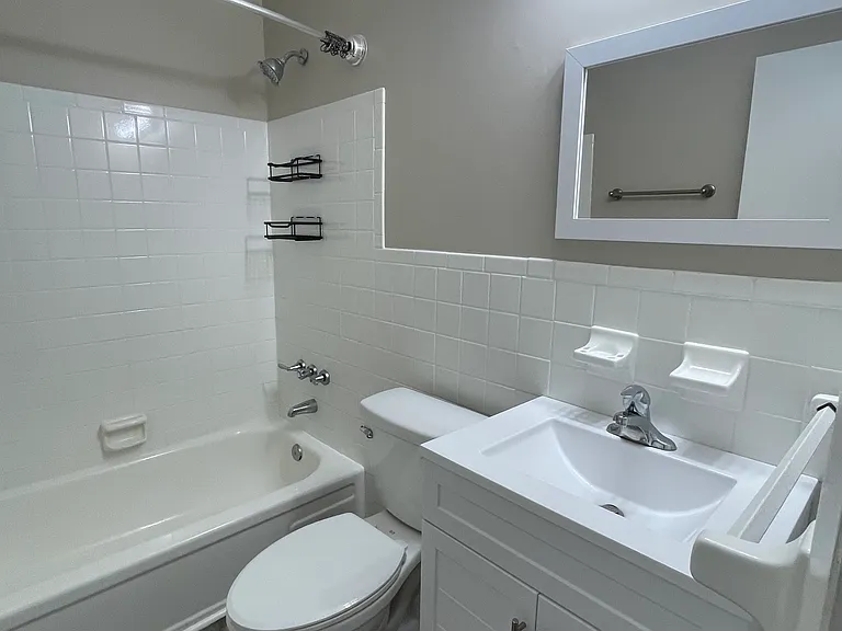 Upstairs Full bathroom with tiled tub/shower combo