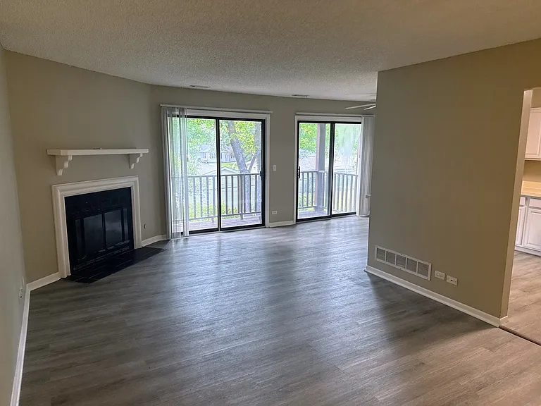 5S470 Scots Dr #D — Photo 3