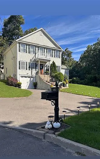 3 bed, 2.5 bath, 1920 sqft, $3,500 — Photo 2