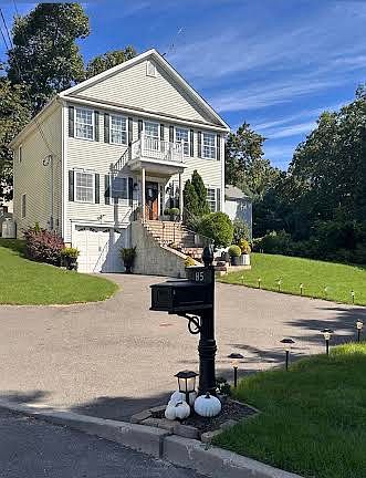2nd image of 85 Hampton Rd