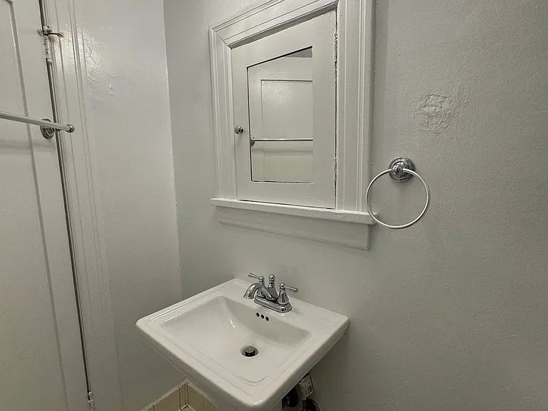 1949 N Vermont Ave #4 — Photo 30