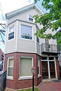 1st image of 3214 N Leavitt St #1