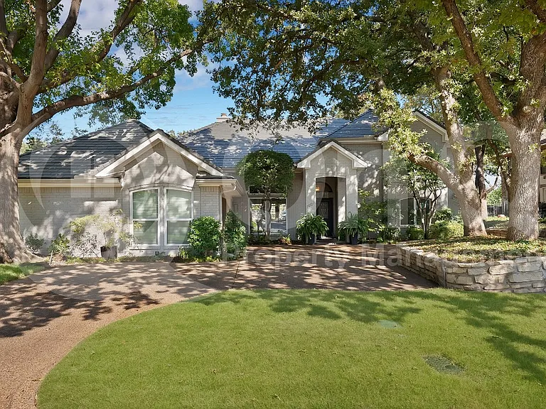 2907 Arbor Oaks Dr — Photo 1