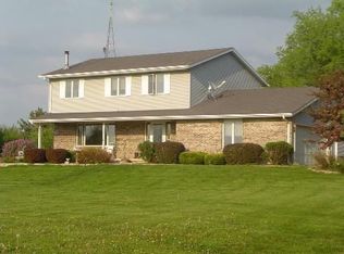 420 N Rose Farm Rd, Woodstock, IL 60098