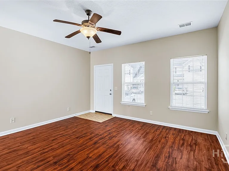 19 Cypress Ln — Photo 6