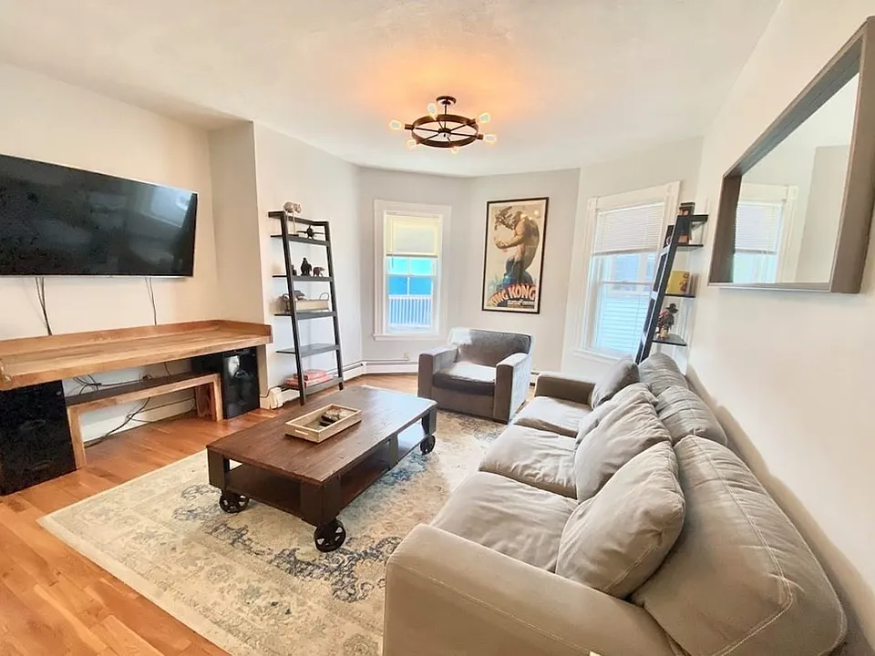 81 Sydney St #1