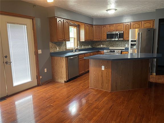 5th image of 226 Randall Dr
