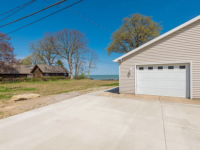 3844 Edgewater Blvd — Photo 37