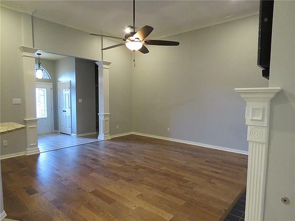 3rd image of 1507 Clear Creek Dr