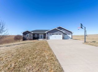 8698 Lillian Ct, East Dubuque, IL 61025