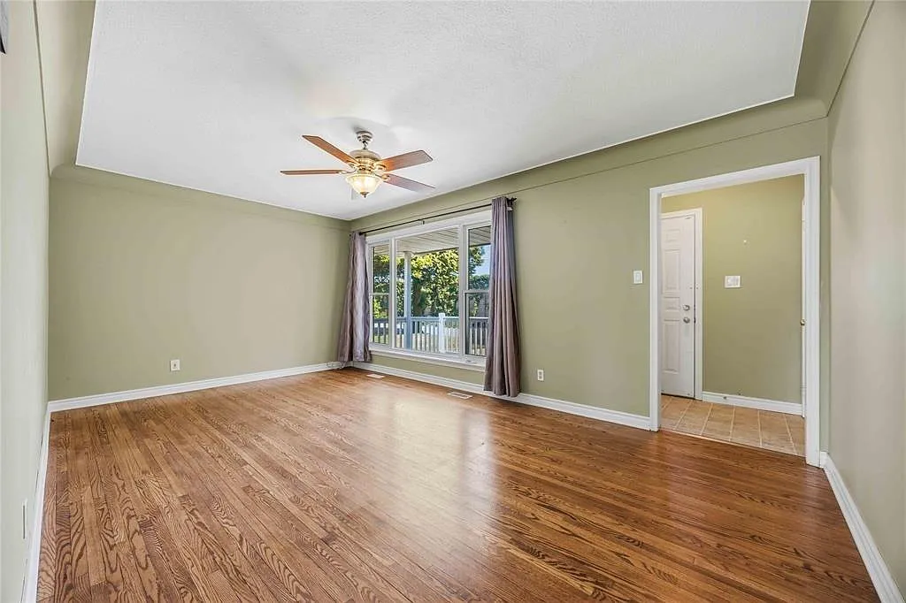 3 bed, $2,300 — Photo 2