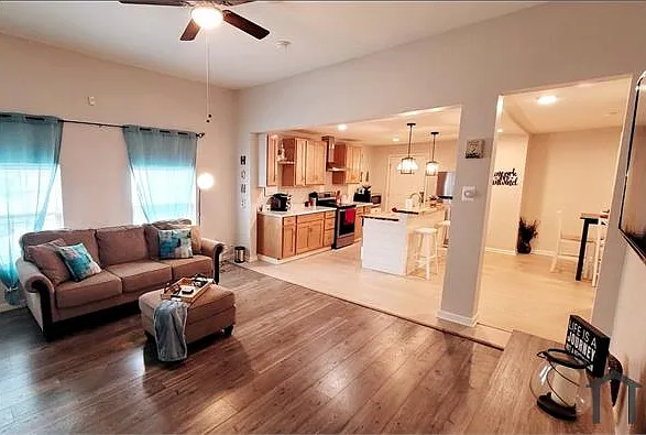 1145 Bates St — Photo 2