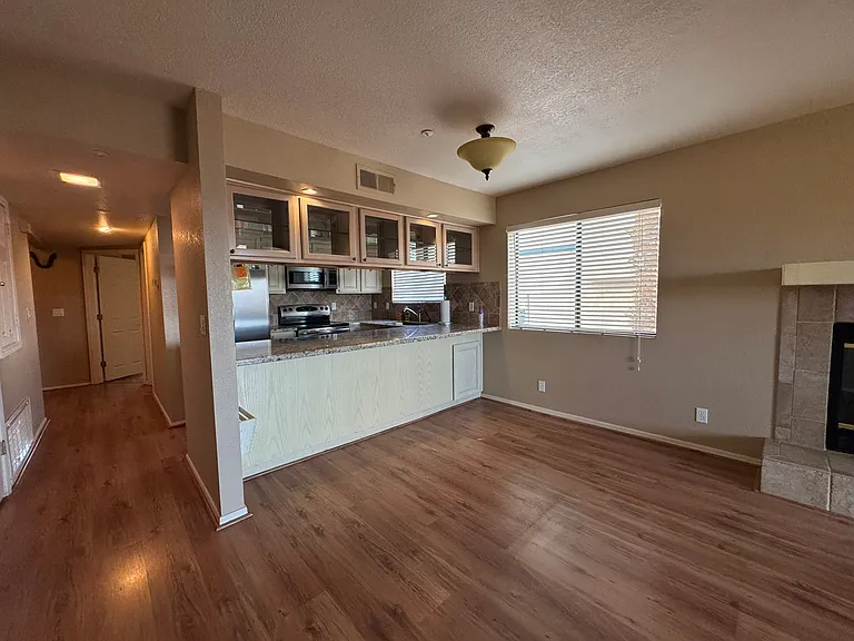 2022 Merrill Ln #6D — Photo 32