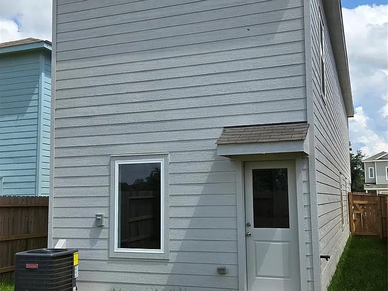 952 Pertuso Ln — Photo 13