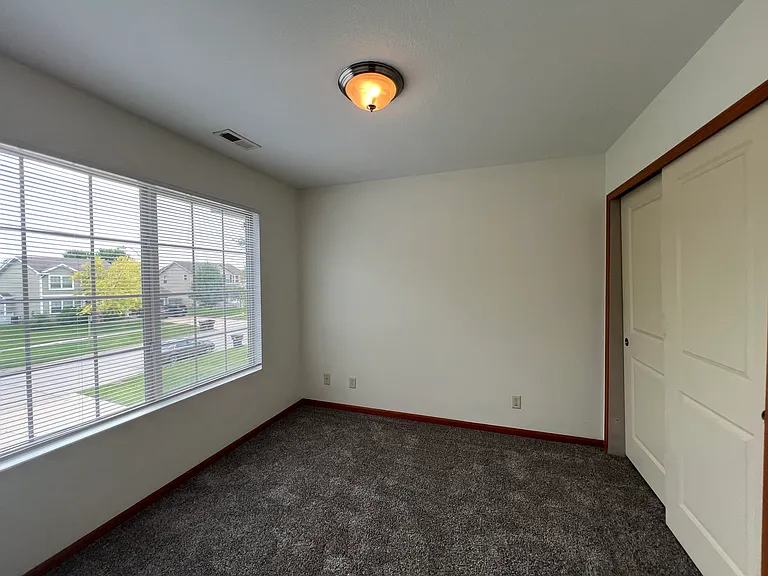 480 SE Waco Pl — Photo 12