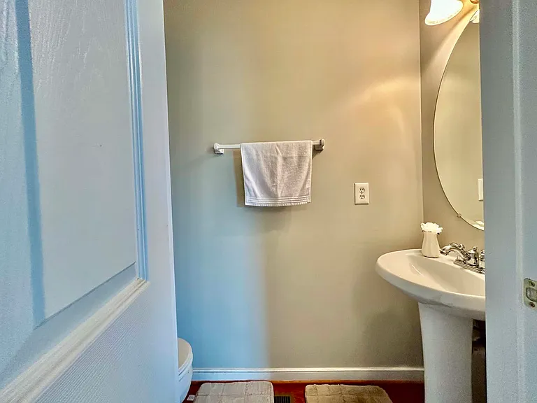 2512 Grand Glen Rd — Photo 17