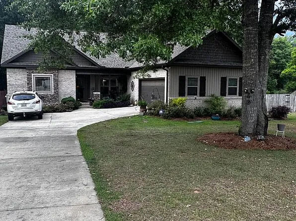 107 Littleleaf Ct, Dothan, AL 36301