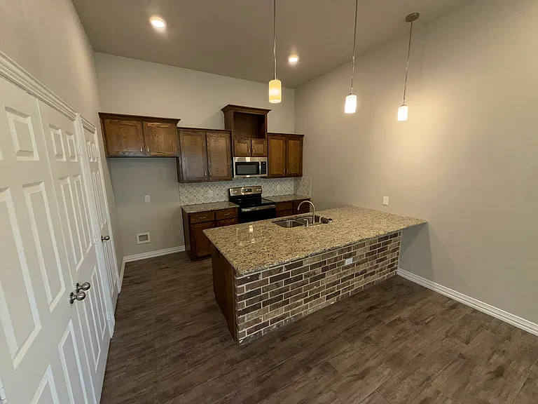 507 Wrigley Ln — Photo 2