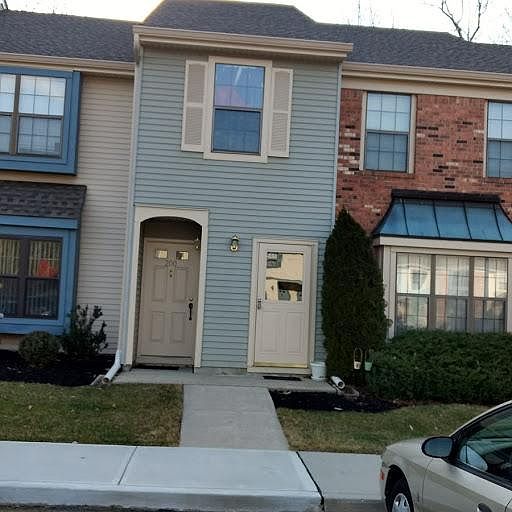 2nd image of 200 Wyndham Pl #200