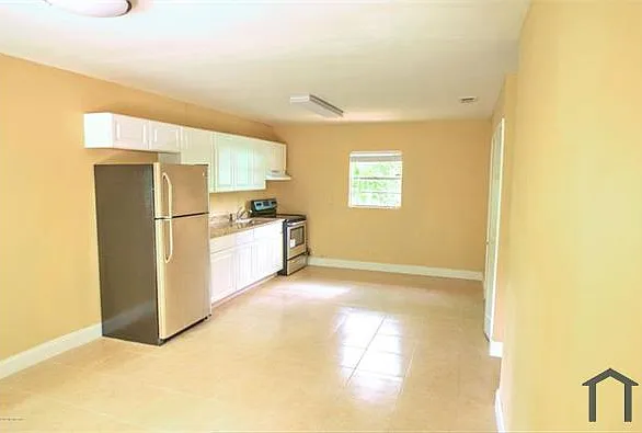 2885 Gilmore St — Photo 5
