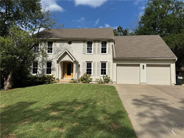 9612 W 116th Ter, Overland Park, KS 66210