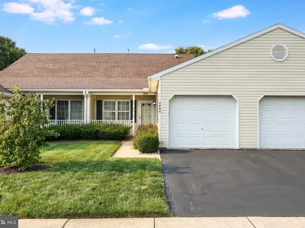 3004 Village Cir W #3004, York, PA 17404