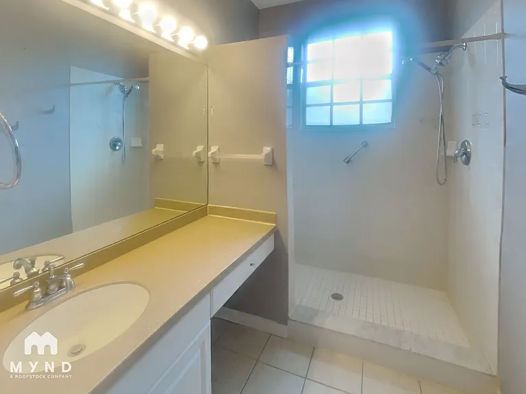 5372 Neil Dr — Photo 14