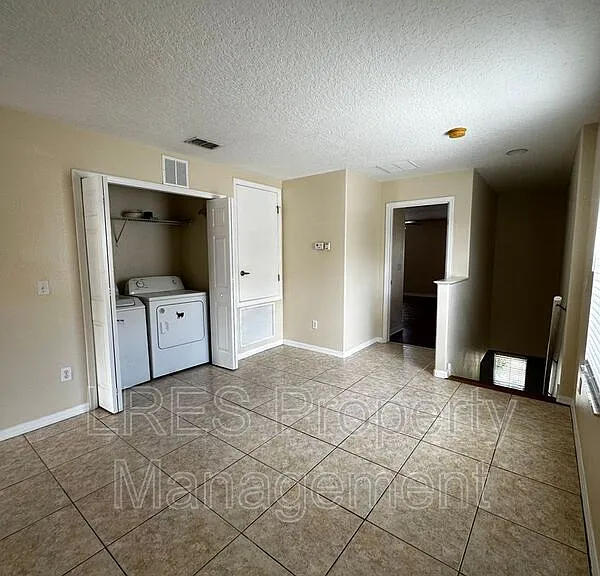 2825 Cliffe Ct — Photo 19