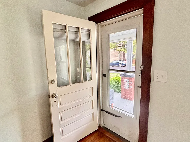 1526 20th St NE — Photo 3
