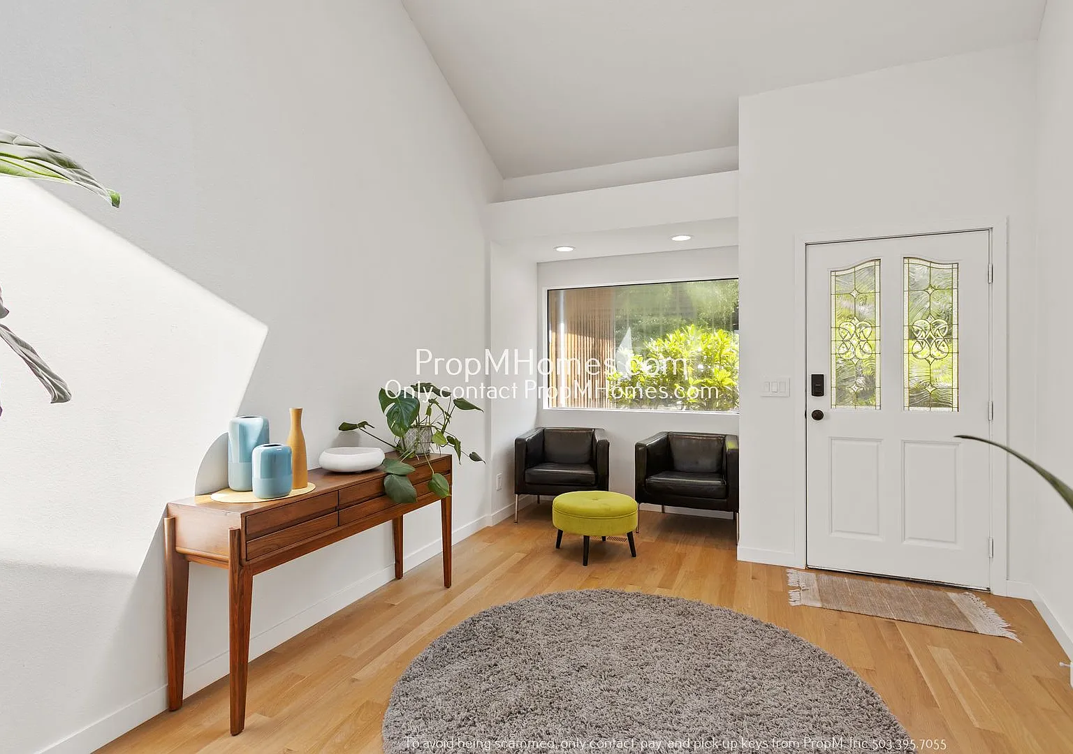 Mid-Century Modern Three Bedroom in Happy Valley! — Photo 2