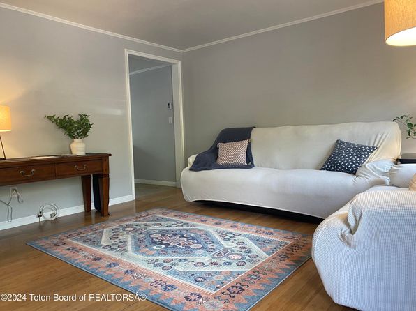 375 N Glenwood St APT B, Jackson, WY 83001