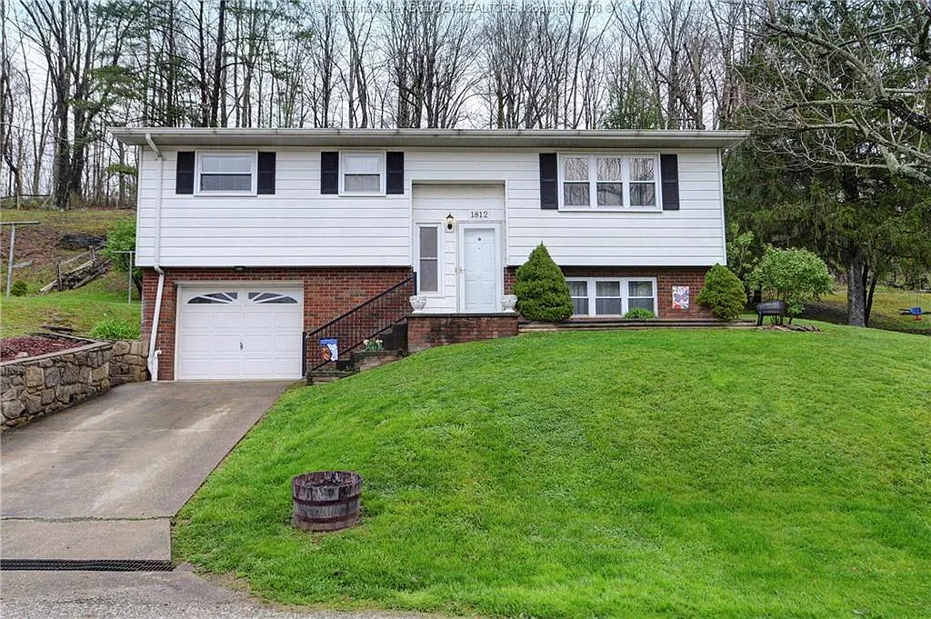 1812 Maple Dr photo 1