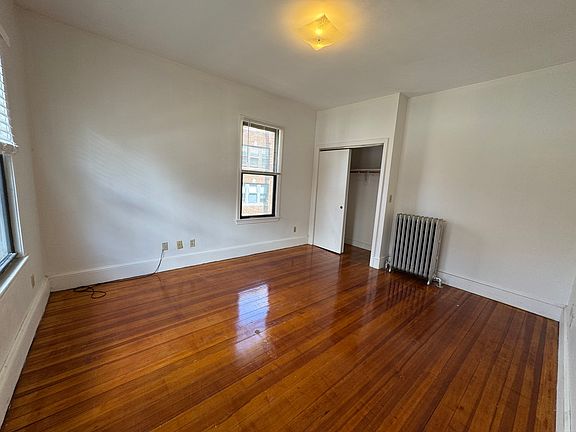 2nd image of 163 Strathmore Rd APT 3
