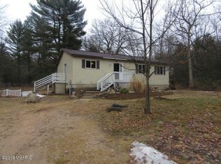 336 S Locust Ave, White Cloud, MI 49349