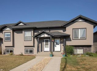 157 E Crimson Ct, Blackfalds, AB T4M0A7