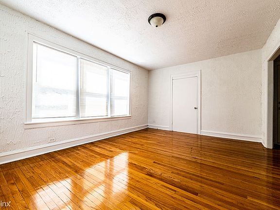 8057 S Laflin Apartments Chicago Living Room_01 (1)