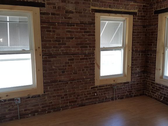 5th image of 142 Monticello Ave #1