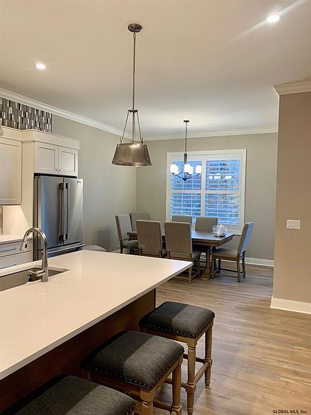 2nd image of 17 HOWLAND PARK Drive