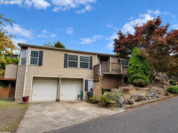 242 Canyon View Dr, Lafayette, OR 97127