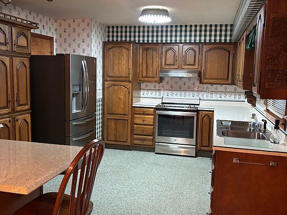 4th image of 505 N Edward Dr