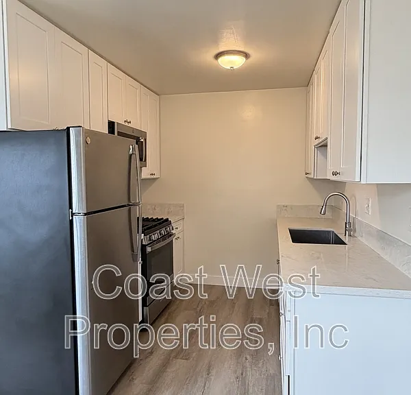 1057-1063 1/2 Missouri St #1061 — Photo 3
