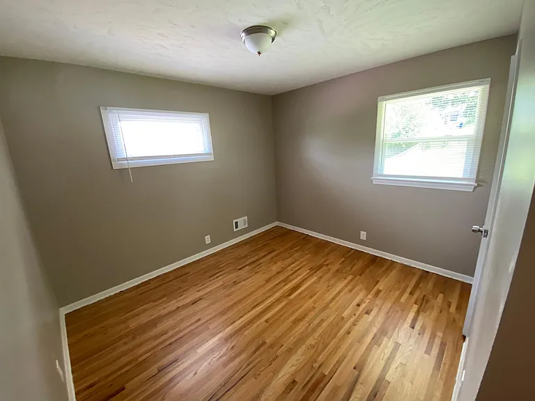 7311 N 36th Avenue Cir — Photo 10
