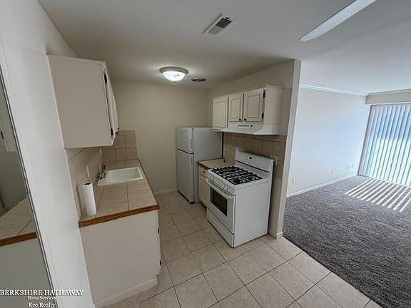 4th image of 17026 Clinton River Rd APT 174B