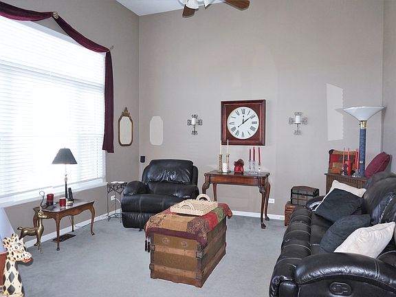 4th image of 801 Evan Ln