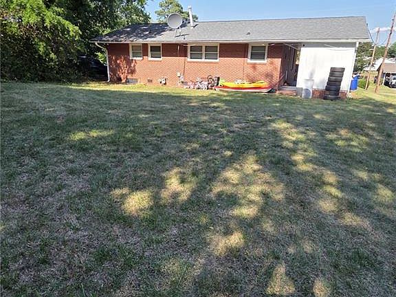 4th image of 2812 Emerson St