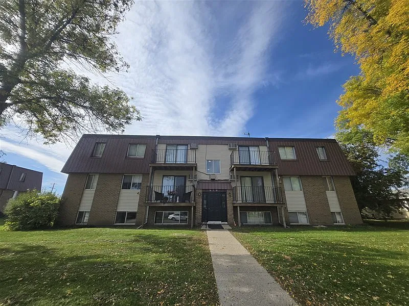 2 bed, 1.0 bath, 800 sqft, $825 — Photo 1